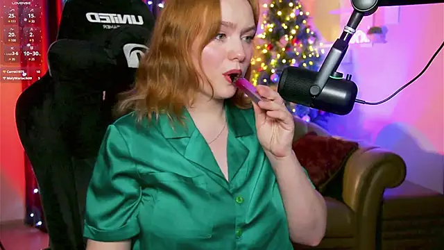 Snapshot of Kari_Lunna chatting on December 21, 6:52 am Kari Lunna online show from December 21, 6:52 am