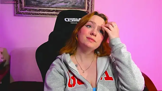 Snapshot of Kari_Lunna chatting on December 28, 3:15 am Kari Lunna online show from December 28, 3:15 am