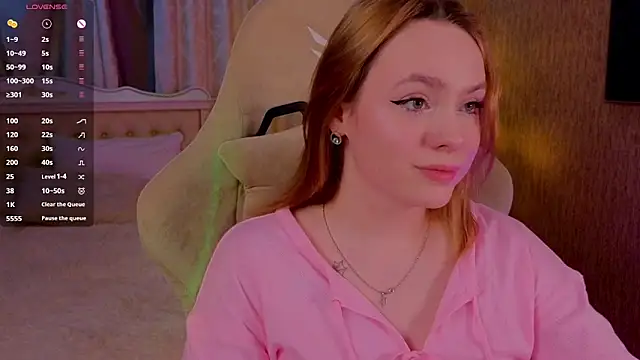 Snapshot of Kari_Lunna chatting on January 5, 4:47 am Kari Lunna online show from January 5, 4:47 am