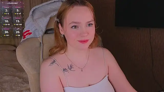 Snapshot of Kari_Lunna chatting on January 11, 3:23 am Kari Lunna online show from January 11, 3:23 am