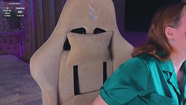 Snapshot of Kari_Lunna chatting on January 15, 3:33 am Kari Lunna online show from January 15, 3:33 am