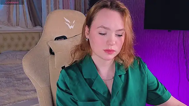 Snapshot of Kari_Lunna chatting on January 17, 3:12 am Kari Lunna online show from January 17, 3:12 am