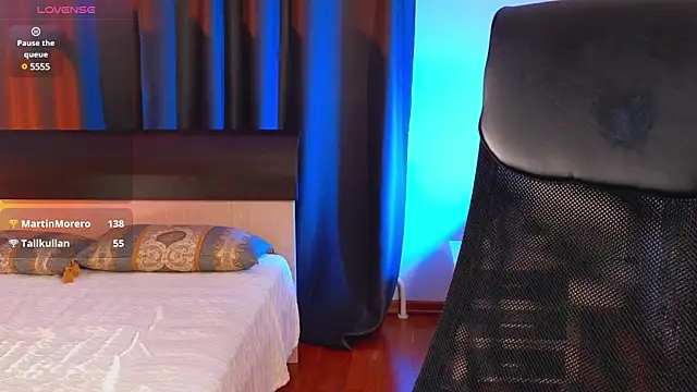 Snapshot of Kari_Lunna chatting on March 12, 8:19 am Kari Lunna online show from March 12, 8:19 am