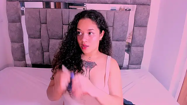 Snapshot of zulyjones chatting on February 3, 6:49 pm zulyjones online show from February 3, 6:49 pm