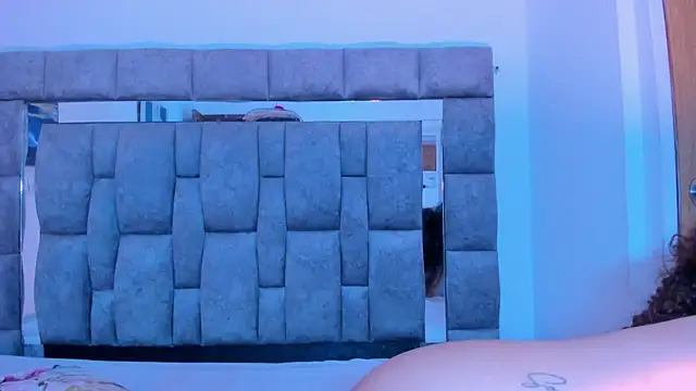 Snapshot of zulyjones chatting on February 21, 10:15 pm zulyjones online show from February 21, 10:15 pm