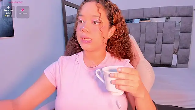 Snapshot of zulyjones chatting on October 10, 12:37 pm zulyjones online show from October 10, 12:37 pm