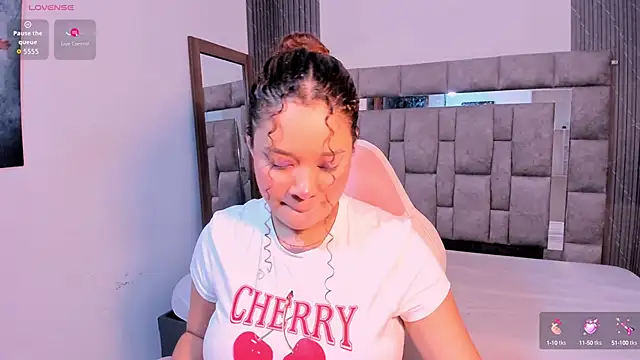 Snapshot of zulyjones chatting on October 11, 12:47 pm zulyjones online show from October 11, 12:47 pm