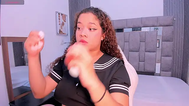 Snapshot of zulyjones chatting on October 18, 12:39 pm zulyjones online show from October 18, 12:39 pm