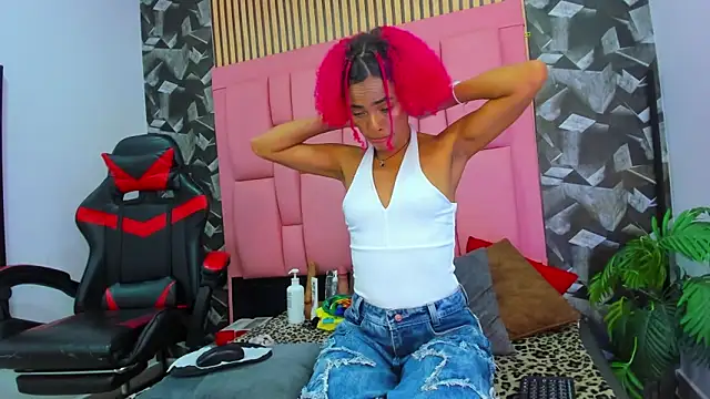 Brithanyslim online show from March 27, 7:57 pm