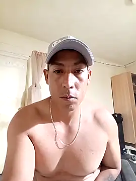 Snapshot of Reveldeseductor chatting on April 6, 9:05 pm Reveldeseductor online show from April 6, 9:05 pm