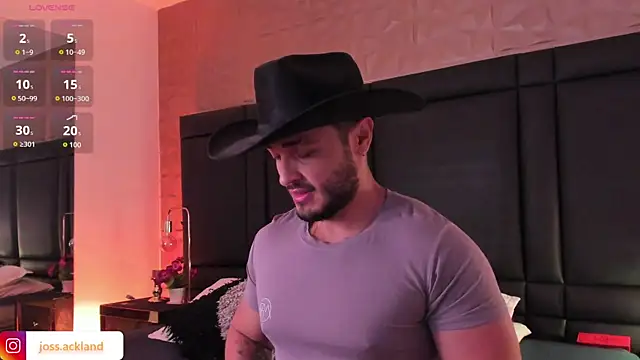 JossAckland online show from November 9, 7:56 pm