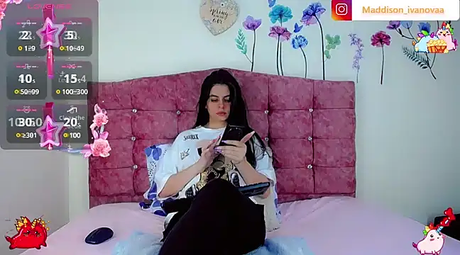 Madisson Ivanova online show from December 13, 10:23 pm