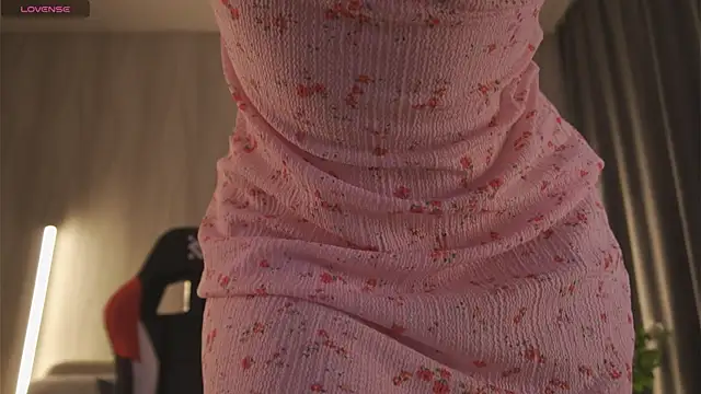 Emmi Flowers online show from May 10, 1:05 pm