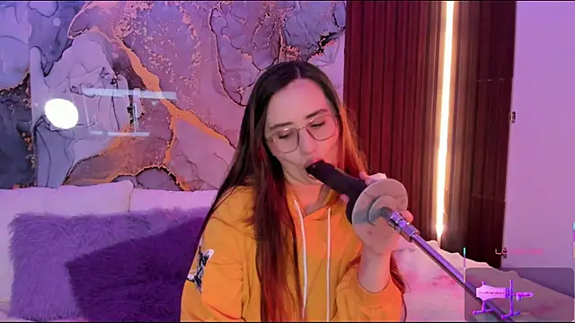 centaurigirl online show from December 15, 12:37 am