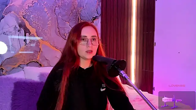 centaurigirl online show from December 21, 4:41 am