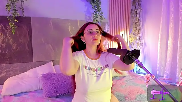 centaurigirl online show from February 5, 3:44 am