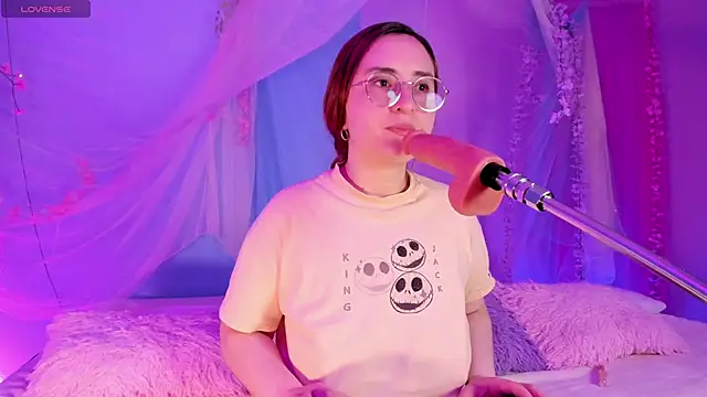 centaurigirl online show from May 3, 4:51 am