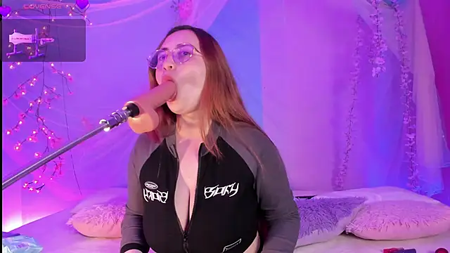 centaurigirl online show from May 5, 5:04 am