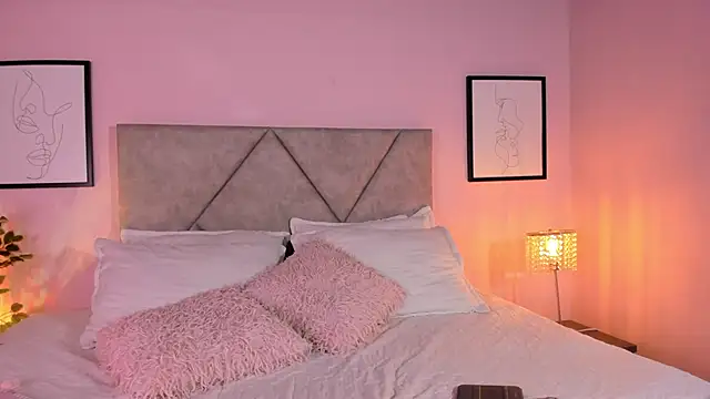 Snapshot of Emilyh_ chatting on March 10, 11:26 am Emilyh online show from March 10, 11:26 am