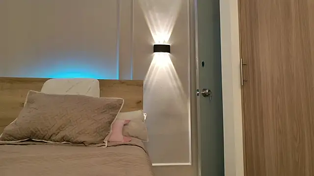 agussaenz online show from April 1, 11:35 pm