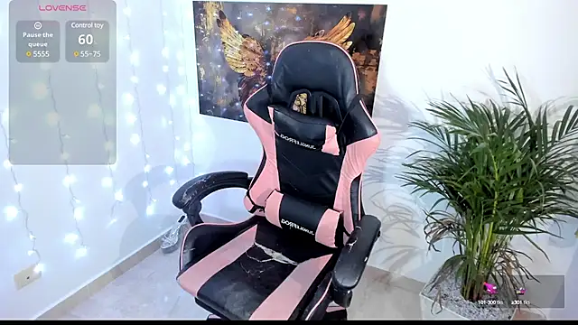 Snapshot of vioolettss chatting on February 7, 12:42 am vioolettss online show from February 7, 12:42 am