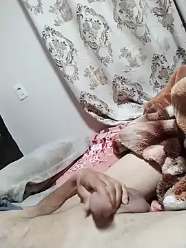 uelytom online show from December 3, 9:40 am