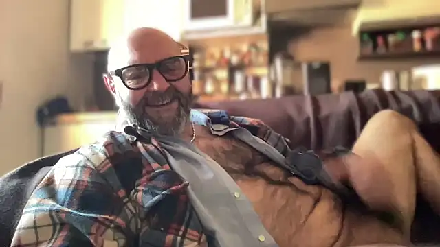 Snapshot of MM7026 chatting on March 28, 7:30 am MM7026 online show from March 28, 7:30 am