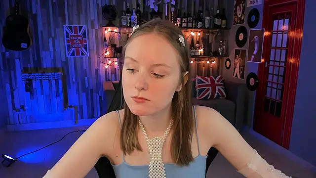 VivienLeeigh online show from December 12, 5:15 pm