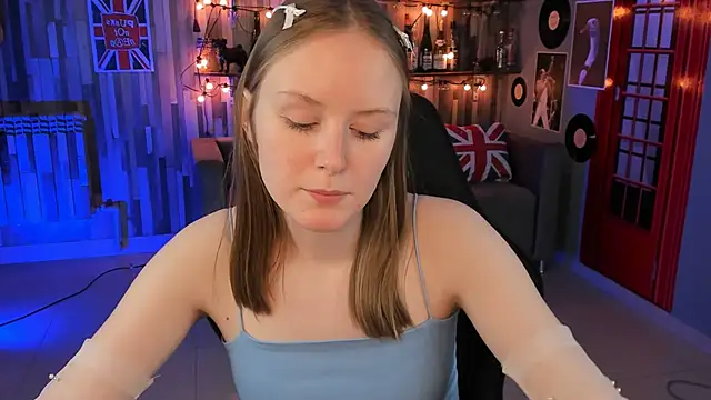 VivienLeeigh online show from December 12, 8:21 pm