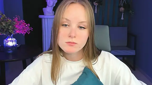 VivienLeeigh online show from December 18, 4:17 pm