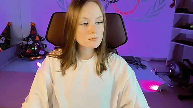 VivienLeeigh online show from December 26, 5:30 pm