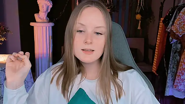 VivienLeeigh online show from December 28, 7:11 pm