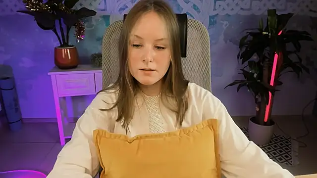 VivienLeeigh online show from January 8, 1:20 pm