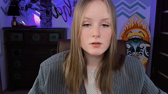 VivienLeeigh online show from February 22, 6:30 pm