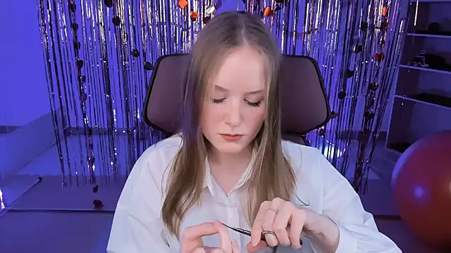 VivienLeeigh online show from March 17, 1:18 pm