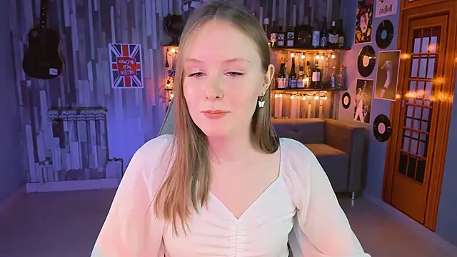 VivienLeeigh online show from March 18, 4:15 pm