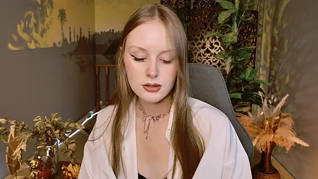 VivienLeeigh online show from December 22, 5:10 pm