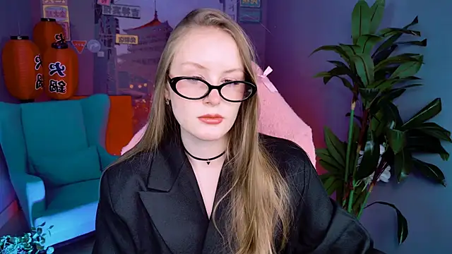 VivienLeeigh online show from February 6, 5:45 am