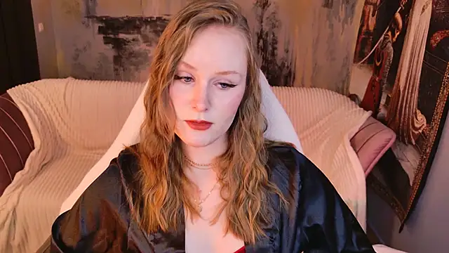 Snapshot of VivienLeeigh chatting on April 11, 7:45 am VivienLeeigh online show from April 11, 7:45 am