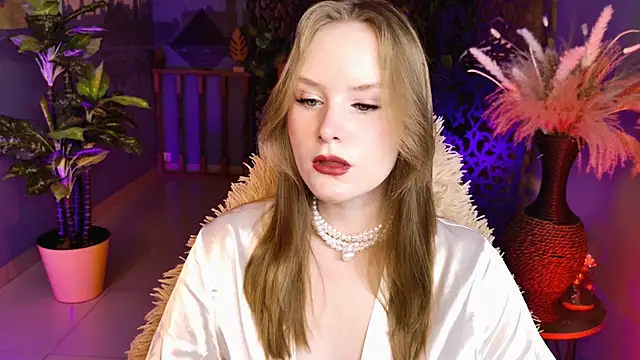 Snapshot of VivienLeeigh chatting on May 12, 5:26 am VivienLeeigh online show from May 12, 5:26 am