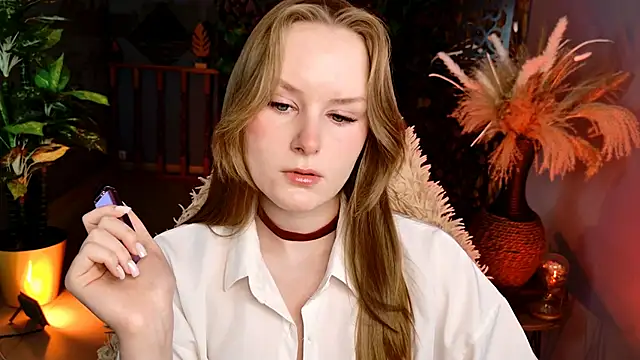 Snapshot of VivienLeeigh chatting on May 18, 5:13 am VivienLeeigh online show from May 18, 5:13 am
