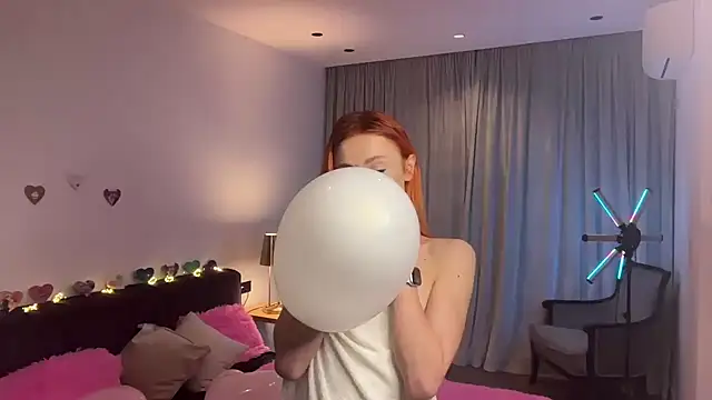 Snapshot of little_fox_alisa chatting on February 12, 9:22 pm little fox alisa online show from February 12, 9:22 pm