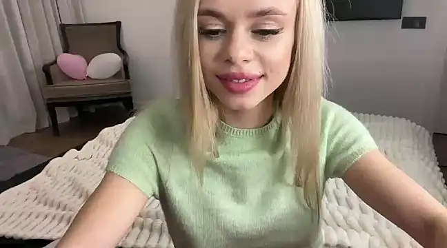 Snapshot of little_fox_alisa chatting on March 8, 12:22 am little fox alisa online show from March 8, 12:22 am