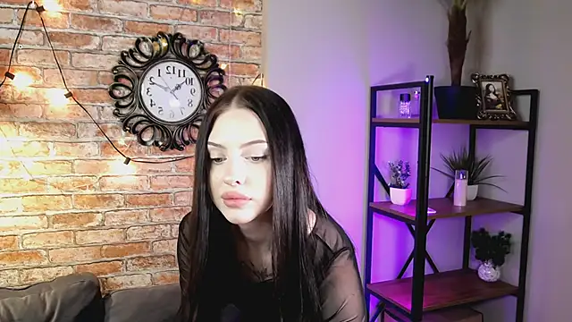 Snapshot of StellaryShy chatting on December 17, 2:00 pm StellaryShy online show from December 17, 2:00 pm