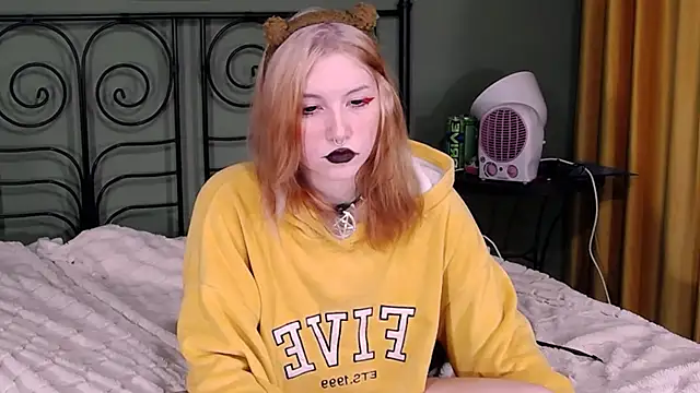 Snapshot of BlackyTea chatting on December 12, 1:39 pm BlackyTea online show from December 12, 1:39 pm