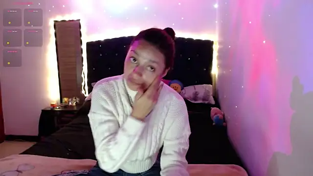 Snapshot of holy_juli chatting on January 17, 11:29 pm holy juli online show from January 17, 11:29 pm