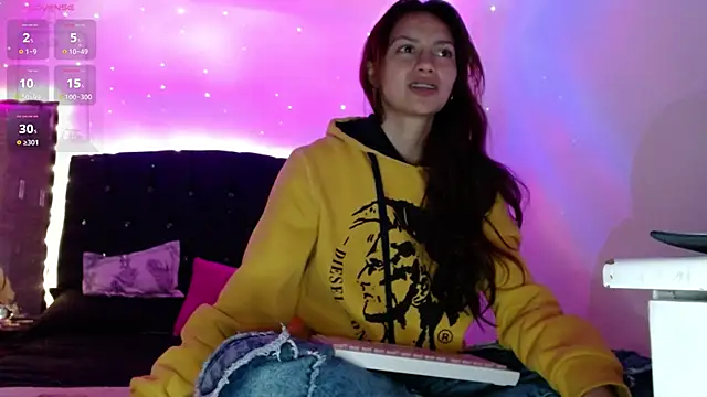 Snapshot of holy_juli chatting on January 20, 6:53 am holy juli online show from January 20, 6:53 am