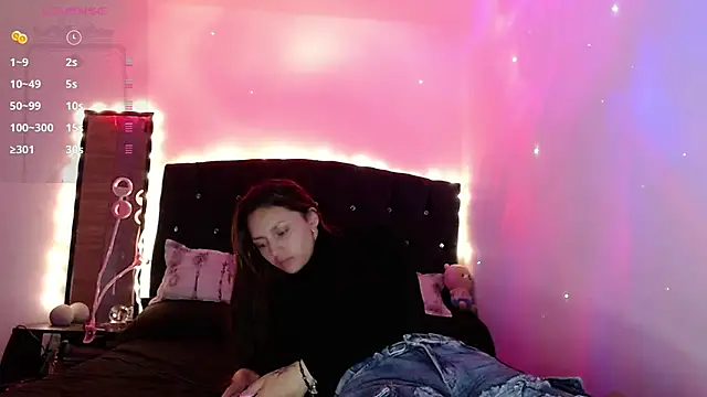 Snapshot of holy_juli chatting on January 27, 4:09 am holy juli online show from January 27, 4:09 am