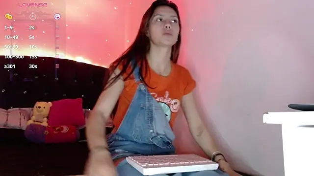 Snapshot of holy_juli chatting on January 29, 8:40 am holy juli online show from January 29, 8:40 am