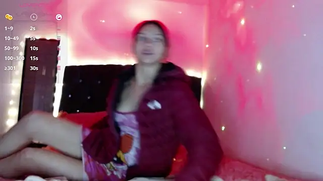 Snapshot of holy_juli chatting on February 15, 4:25 am holy juli online show from February 15, 4:25 am